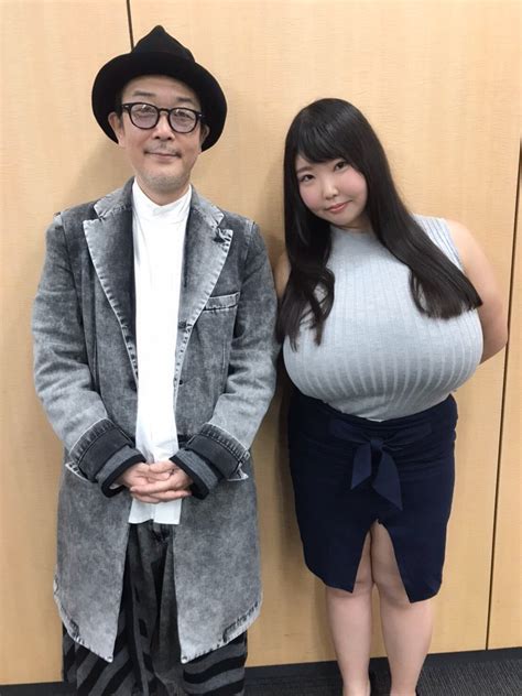 巨乳 と は